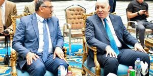 محافظ قنا ومدير الأمن يشهدان مراسم إعلان الفائزين بقرعة الحج (صور)