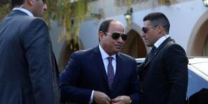 بحضور السيسي، فريق الألعاب الجوية المصري يقدم مناورة استعراضية بمعرض العلمين الدولي