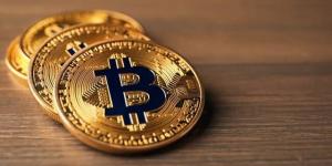 بيتكوين تتراجع تحت ضغط التوترات الأمريكية الإيرانية وارتفاع عوائد السندات
