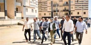 وزيرة الإسكان تتابع موقف تنفيذ عدد من المشروعات وملفات العمل بالسويس الجديدة
