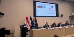 وزير الاستثمار يستعرض أمام ممثلي 200 شركة بباريس تطوير بيئة الأعمال بمصر