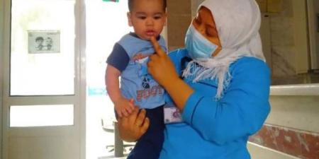 شاهد لحظة خروج أصغر طفل مصاب بكورونا من مستشفى ناصر بعد شفائه