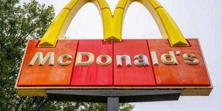 إيرادات
      "ماكدونالدز"
      دون
      التوقعات
      بالربع
      الأول
      جراء
      المقاطعة
      بالشرق
      الأوسط