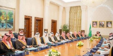برئاسة
      ولي
      العهد..
      مجلس
      الوزراء
      يصدر
      14
      قراراً
      باجتماع
      في
      نيوم