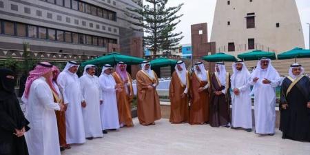 "الحقيل"
      يزور
      عسير
      لمتابعة
      المشاريع
      التنموية
      وتوقيع
      اتفاقية
      خصخصة
      حدائق
      عامة