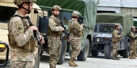 رويترز: إسرائيل تضغط على الجيش اللبناني لتفتيش المنازل بحثا عن أسلحة "حزب الله"