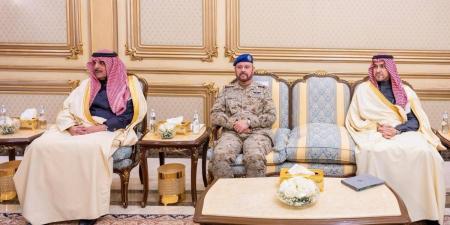 بأمر الملك.. وزير الدفاع يقلد قائد الجيش الباكستاني وسام الملك عبدالعزيز من الدرجة الممتازة