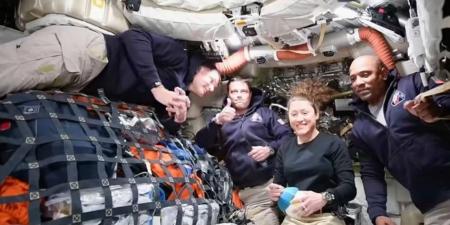 رواد «أرتميس 2» يلتقطون صوراً للأرض خلال رحلة القمر