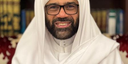 حين نرفع شعارات 
لا نمارسها