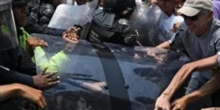 سجناء يحرقون سجنا فى فنزويلا: نتعرض للتعذيب بالكهرباء.. فيديو