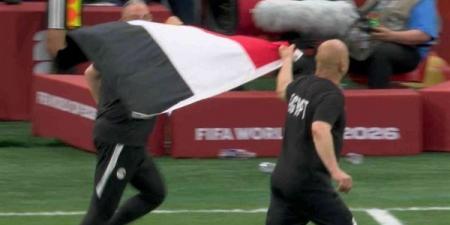 شاهد ماذا فعل حسام حسن بعد انتهاء مباراة مصر ونيوزيلندا في كأس العالم