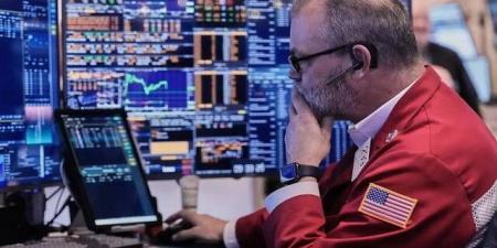 تراجع العقود الآجلة للأسهم الأمريكية طفيفًا مع ترقب محادثات السلام