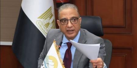 في اجتماعه مع مسؤولي شركات النظافة والمتعهدين، محافظ الجيزة: التصدي لظاهرة "الفريزة" والنباشين والتروسيكلات