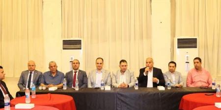 محافظ دمياط يلتقي نقباء المهن الطبية برأس البر لبحث تطوير المنظومة الصحية