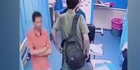 ضبط عاطل بتهمة سرقة هاتف محمول من ممرض داخل مستشفى ببنى سويف (فيديو)