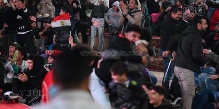 جماهير القليوبية تساند منتخب مصر أمام الأرجنتين بالأعلام والهتافات (فيديو)