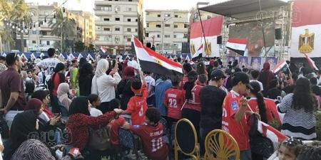 زحام على المقاهي والحدائق العامة بالإسماعيلية قبل انطلاق مباراة مصر والأرجنتين(فيديو )