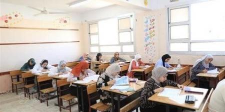 طلاب الثانوية العامة 2026 النظام القديم يؤدون اليوم امتحان مادة الرياضيات البحتة