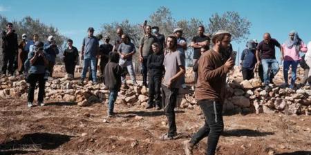 الهلال الأحمر الفلسطيني: إصابة 8 أشخاص جراء اعتداء المستوطنين وقوات الاحتلال جنوب الخليل