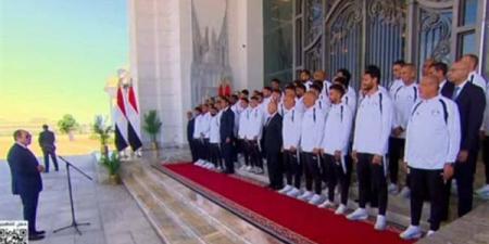 السيسي يمازح محمد صلاح: مش معقول مصر فيها 120 مليون وميطلعش أكتر من شوبير