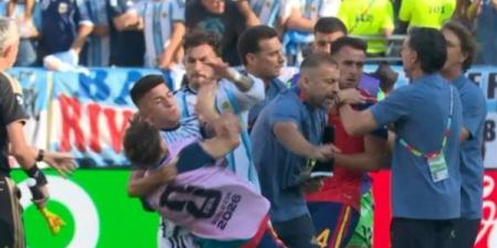 أول تحرك من "الفيفا" بعد فوضى نهائي المونديال بين الأرجنتين وإسبانيا
