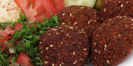 طريقة عمل الطعمية بحشوات مختلفة في المنزل لإفطار لذيذ يوم الجمعة