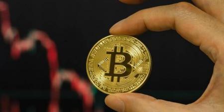 البيتكوين دون 63 ألف دولار وسط تأجيل قانون العملات المشفرة