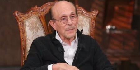 شقيق محمد صبحي يحسم حقيقة حجزه داخل المستشفى ويكشف تفاصيل حالته الصحية