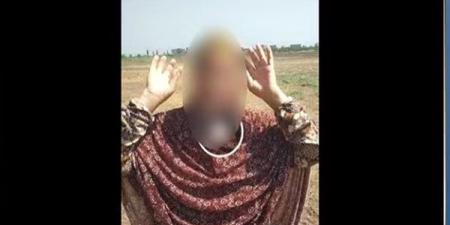 خلاف بسيط يشعل معركة عائلية بكفر الشيخ، سيدة تتهم عم زوجها بالاستيلاء على أرضه والشرطة تتدخل