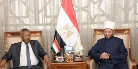 وزير الأوقاف يبحث مع سفير السودان التعاون في مجال تدريب وتأهيل الأئمة والواعظات