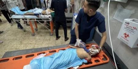 إصابة عشرات الفلسطينيين جراء استهداف طيران الاحتلال الإسرائيلي وسط قطاع غزة