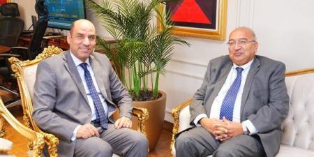 وزير العمل يبحث مواجهة الهجرة غير النظامية وتوفير بدائل آمنة للشباب