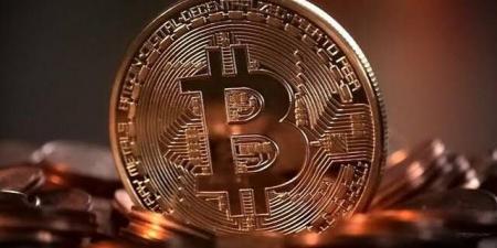 بيتكوين تستقر بالقرب من 84,000 دولار وسط مخاوف الفائدة