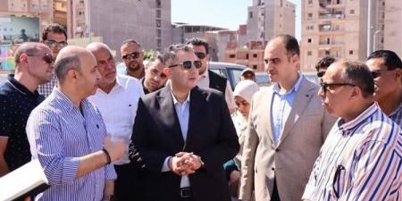 محافظ دمياط يتفقد مشروع تطوير كورنيش النيل بالسنانية