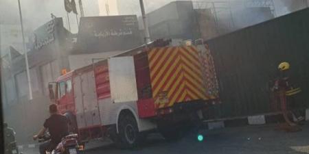 ماس كهربائي بالتكييف وراء حريق فى الواجهة الجانبية لقسم الأزبكية