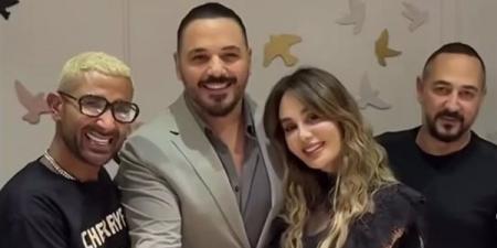 أحمد سعد ورامي عياش يحتفلان بديو سلطنة (فيديو)