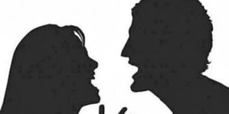 مخرج يتضرر من زوجته لمنعه من دخول مسكنهما في العمرانية
