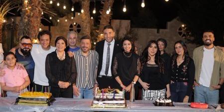 استعدادًا لعرضه، أبطال مسلسل "إعلام وراثة" يحتفلون باستئئناف تصويره
