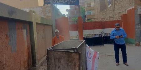 مدير تعليم شبين القناطر يتفقد انتظام الدراسة بعد واقعة تسلق طلاب سور المدرسة