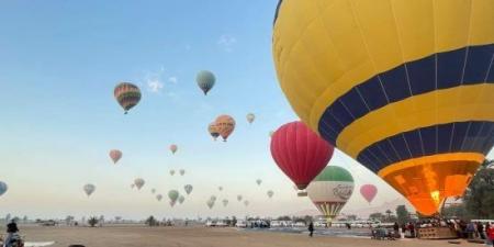 سماء الأقصر تشهد تحليق 49 رحلة بالون طائر تقل 1300 سائح من حول العالم