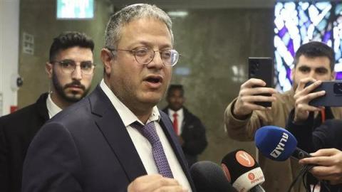 بن غفير خائف من الأسير الفلسطيني، فيديو للوزير الإسرائيلي المتطرف مع سجين من القسام