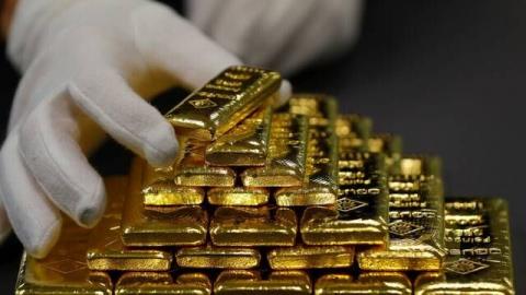 انخفاض الذهب إلى أدنى مستوياته منذ 7 أسابيع