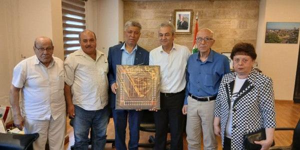 وفد
نقابي
فلسطيني-لبناني
يزور
رئيس
بلدية
صيدا
للتأكيد
على
التعاون
المشترك
بظل
التحديات
الاقتصادية