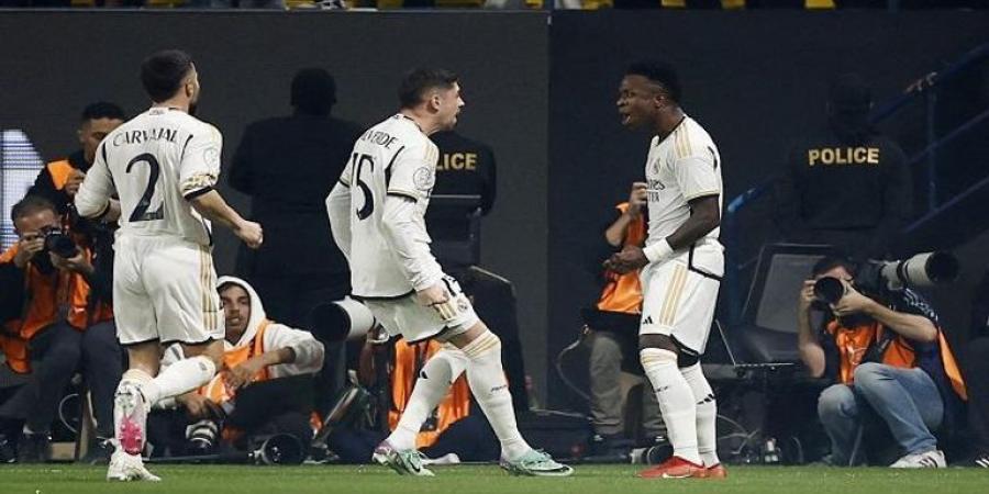 ريال
      مدريد
      يثأر
      من
      برشلونة
      بـ"رباعية
      برازيلية"
      وينتزع
      السوبر
      الإسباني
      في
      السعودية