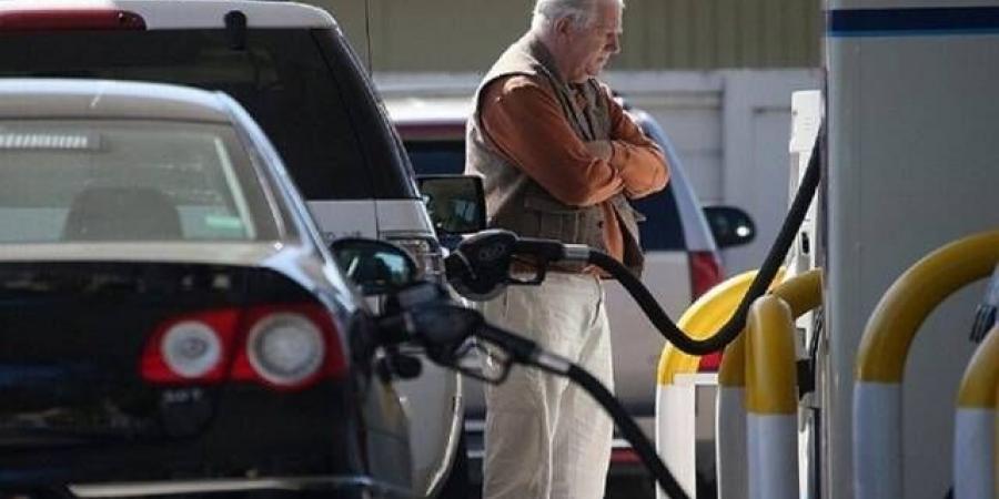 انخفاض
      أسعار
      البنزين
      في
      أمريكا
      لأدنى
      مستوى
      منذ
      يونيو
      2021