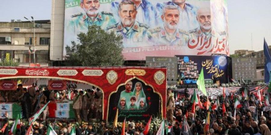 راقبتهم
      15
      عاماً..
      هكذا
      خططت
      إسرائيل
      لاغتيال
      علماء
      إيرانيين
      دفعة
      واحد