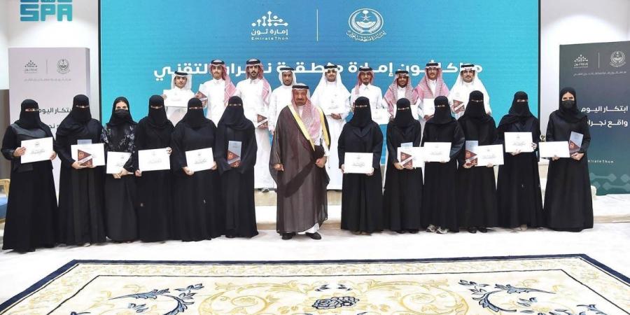 أمير نجران يكرم الفائزين في هاكاثون إمارة المنطقة