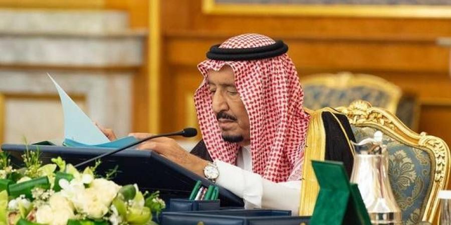 خادم
      الحرمين
      الشريفين
      يصدر
      3
      أوامر
      ملكية
      بإعفاء
      مسؤولين
      من
      مناصبهم