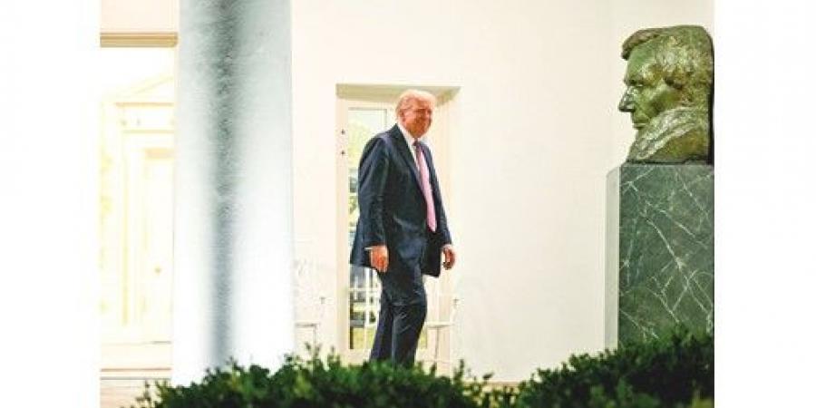 ترامب
يضع
«قائمة
سوداء»
بأسماء
دول
تحتجز
أميركيين
وتغييره
اسم
«الدفاع»
إلى
«وزارة
الحرب»
يكلّف
المليارات