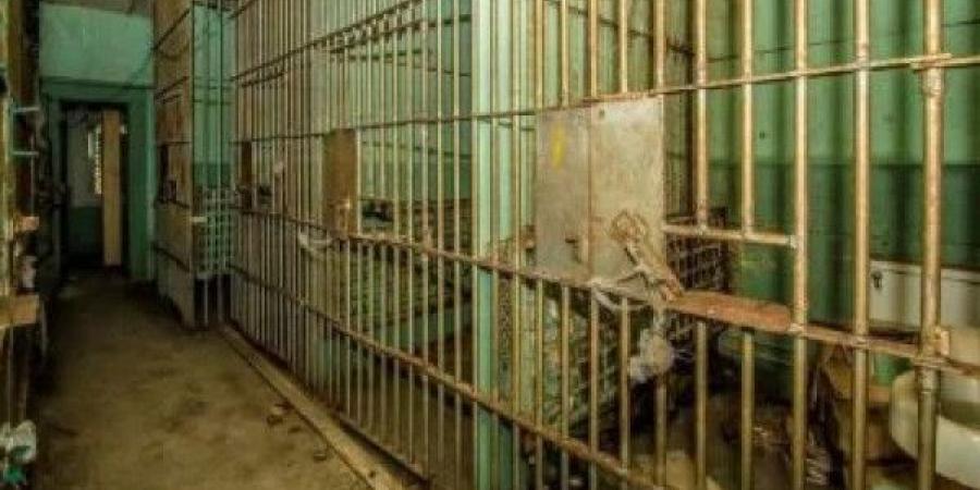 تحقيق لـ"الغارديان" يكشف عن سجن إسرائيلي تحت الأرض يُحتجز فيه فلسطينيون في ظروف مروعة